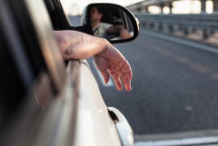 車のエアコン使わずに窓開けてる人は暑くないの？