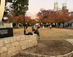 海外「こんな国が今でも存在するのか…」 自由を満喫する日本の子どもたちの姿に家族系YouTuberが衝撃