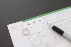 友人が夫に退職金と貯金を全部渡したら離婚を切り出された。自分が今まで夫を支えてこなかったせいだと思ってる…
