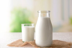【悲報】牛乳、大幅値上げの気配・・・関連商品も軒並み値上げでヤバいことになるかも・・・