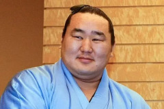 【悲報】朝青龍さん、阿部慎之助監督が現行犯逮捕された件に言及してしまう……