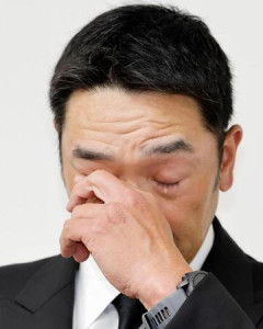 【悲報】巨人阿部監督、号泣しながら娘を庇う「年頃の娘を温かく見守ってやってください」