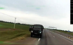 ウクライナ軍、前線後方の兵站へのドローン攻撃を継続中…軍用トラックの残骸が散乱！
