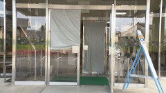 17歳と18歳の2人組、鉄パイプを持ち警察署を襲撃するも拳銃を向けられ降参し逮捕される