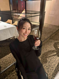 ホテルのベッドで飛び跳ね炎上の美人ママインフルエンサーが謝罪も「お子さんが気の毒」批判が止まぬ理由