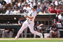 村上宗隆★19本塁打（1位）39打点（3位）39得点（3位）41四球（4位）ops.917（5位）77三振（1位タイ）率.234（45位）