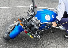バイク教官「ほ～いまずはこのバイク（150kg）起こしてみて～w」