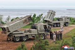 北朝鮮、数発の近距離弾道ミサイルと多連装ロケット砲を同時発射…自爆型無人機も発射か！