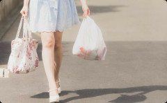 私はメイクしないとコンビニどころかゴミ出しすらできないんだけど、日焼け止めだけとか眉毛だけとか化粧水すらつけない人もいるって聞いて度肝をぬかれた・・・