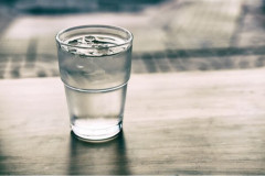 【悲報】ワイ「水って気持ち悪くね？」←ガチで理解されないｗｗｗｗｗｗｗｗｗｗ