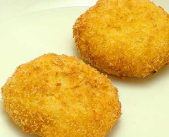 通勤時週5で定食屋通ってたらコロッケ２つ（180円）が永久無料になったんだが