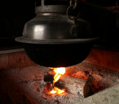 1200年消さずに継いできた「消えずの火」霊火堂が火事で全焼し消えてしまう...