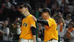 戸郷、解放される「代行なのでね。勝利ボールはあげない」と笑顔で橋上監督代行をイジる