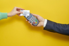 【正論】レジ店員「クレジットカード払いを『カードで』って言う人なんなの･･････？」⇒！！