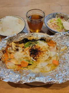 【画像】チーズサーモンのホイル焼き作っていくで