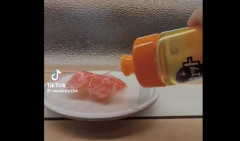 寿司屋に来たTikToker「レーン上の回転寿司に洗剤ドバドバかけます！」 → はま寿司ブチギレで人生終了する・・・