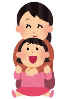 おもちゃ屋の遊べるコーナーで、1歳10ヶ月娘がブロックを一つ手に取った。するとそばにいた女の子が「駄目！」とブロックを奪い取り「ねーママー、この赤ちゃんどっかいっ