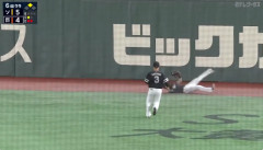 小久保監督、周東のファインプレーを絶賛「あいつしか捕れない。抜けていたら同点だった」