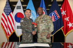 在韓米軍司令官「韓国は中国を狙う短剣…サムスンとも軍事協力」！