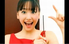 【画像】元陰キャだった新垣結衣さん、JK時代にポッキーのCMに出て陽気に踊りまくる　→　TVを見た担任が驚いて◯◯してしまう事態にｗｗｗｗｗ