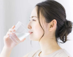 仕事中に「水」を飲んでる奴を通報しまくった結果wwwwwwwww