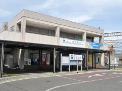 【悲報】飲酒運転女さん(21)の助手席女さん(21)、高架の壁に激突し死亡・・・・・・・・・