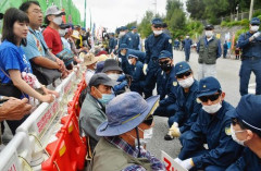 【悲報】辺野古転覆の団体の創設メンバー、かつて皇太子さんにスパナと石を投下した人物だった・・・・・・・・・