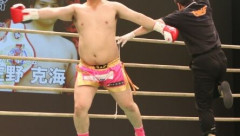 【悲報】ヘビー級プロレスラー2人がキックボクシングに挑戦も24秒と72秒でKO負け
