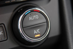 「車のエアコンのAUTOって一番使わない機能だよな」