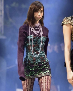 西野七瀬「え？この格好でランウェイを歩くんですか？」