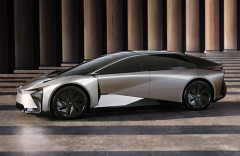トヨタ、次世代EVセダンの開発中止！「ハイブリッドでいいじゃん」「高級電気自動車はアレな感じ」