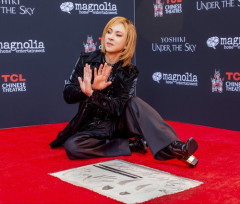【驚愕】YOSHIKIさん「今、秋田の居酒屋にいます。誰にも気づかれてません」ファン驚き「めっちゃYOSHIKIだけど」
