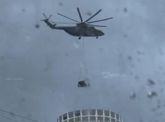 重輸送ヘリMi-26Tでモスクワのビル屋上に防空ミサイルを設置！