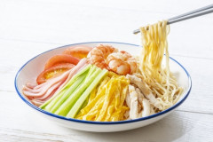 冷やし中華←こいつの具材の一部を変更して『不味くて無理』から『まあ普通に食える』食べ物にするスレ