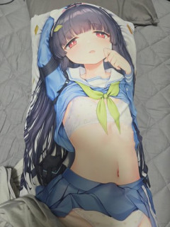 【悲報】エッッッ抱き枕と毎日交尾するようになってから幸福度がやばい