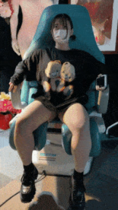 【画像】おまんさん、謎の装置で大開脚ｗｗｗｗｗｗｗｗｗｗｗ