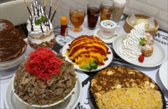 大食いYouTuberさん、「もちづきさんコラボカフェ」の全メニューを平らげるｗｗｗｗｗｗｗｗｗｗｗｗ