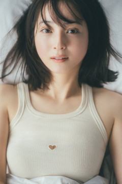 【朗報】佐々木希さん、パ●ズリ用の穴が空いた服を着る