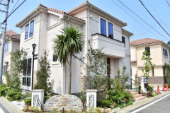 【悲報】僕「戸建て欲しい」友人「戸建てはやめとけ」不動産屋「戸建てはやめとけ」戸建て「戸建てはやめとけ」