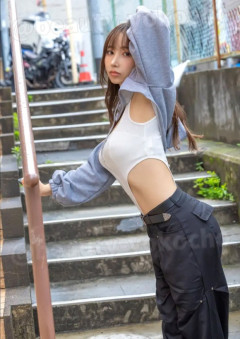 こういう「ハイレグボディスーツ」を街中で着てる女の子ｗｗｗｗｗ（画像あり）