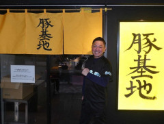 元ヤクルト捕手がラーメン店「豚基地」オープン　看板はホワイトソックスの村上が直筆