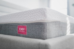 分厚いマットレスを床に置いて寝たいがどこの会社がいいかな？