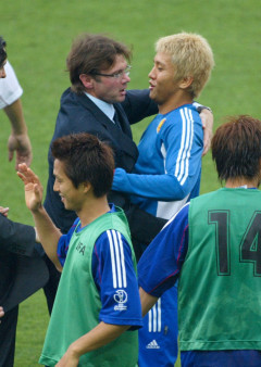 【画像】稲本潤一さん、日韓W杯「フラット3」の裏話を激白ｗｗｗｗｗｗｗｗｗｗ