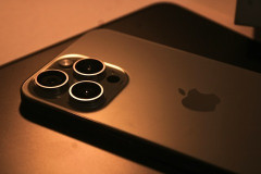 スマートフォンってのは社会人にとっての新しいステータスなんだよね、格安Androidや廉価版iPhoneなんて使ってたらそれだけで舐められる