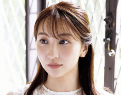 里崎チャンネルの袴田彩会さん、グラビアが最高すぎる