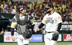 SBオスナ、山本祐大捕手を絶賛。「甲斐に似てる。『来いよ！来いよ！』というアグレッシブなタイプ」