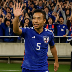 長友佑都が後半開始から途中出場、ファン大歓声！39歳261日での出場は歴代2位年長記録   #サッカー