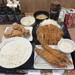 【朗報】揚げ物の王決定戦って実質トンカツとエビフライの一騎打ちだよな