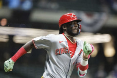 【MLB】レッズ激震　遊撃手エリー・デラクルスが右ハムストリング張りで途中交代　276試合連続出場に黄信号