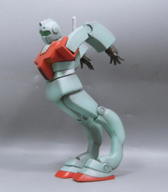 【画像】俺はプラモとかフィギュアのかっこいい立たせ方何もわからんからS字立ちさせて満足する